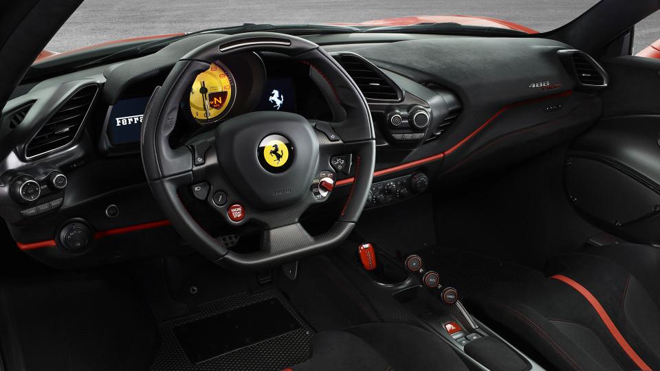 Interni della Ferrari 488 pista